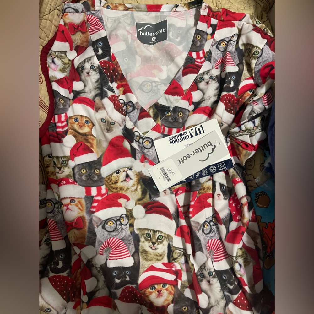 Women’s scrubs top